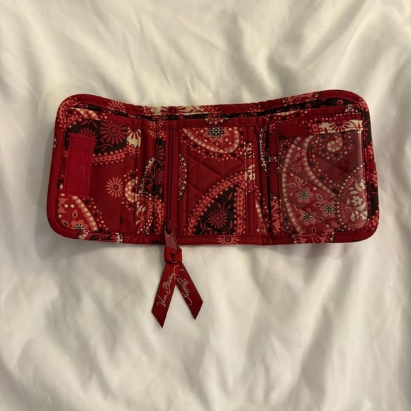 EUC Vera Bradley Trifold Wallet in Mesa Red Quilted Cotton - Picture 3 of 5